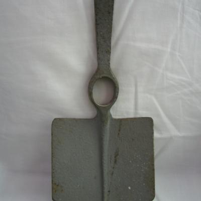 Entrenching tool